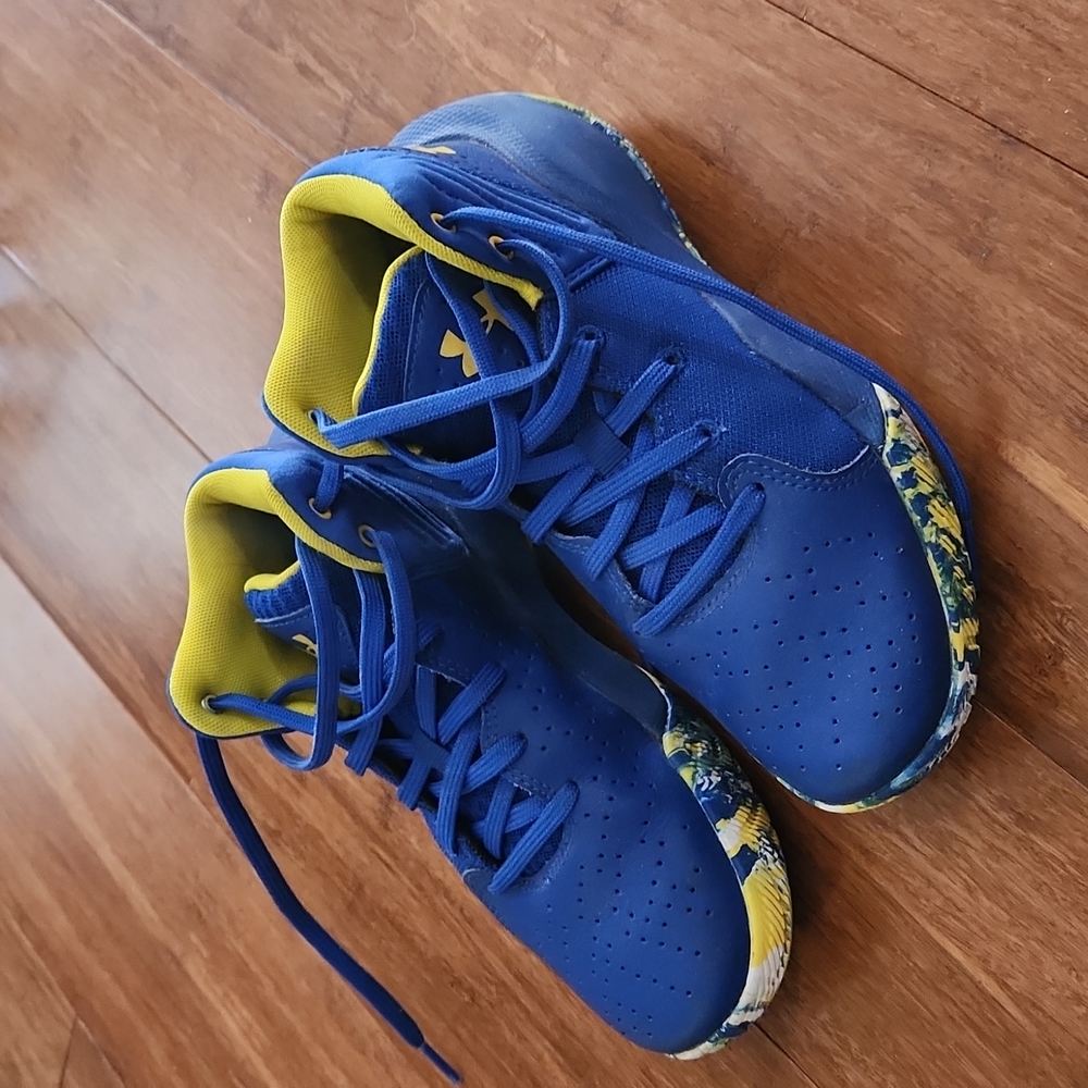 Under Armour kids sneakers 4Y